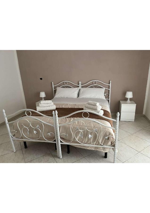 La Svolta Rooms Napoli Bagian luar foto