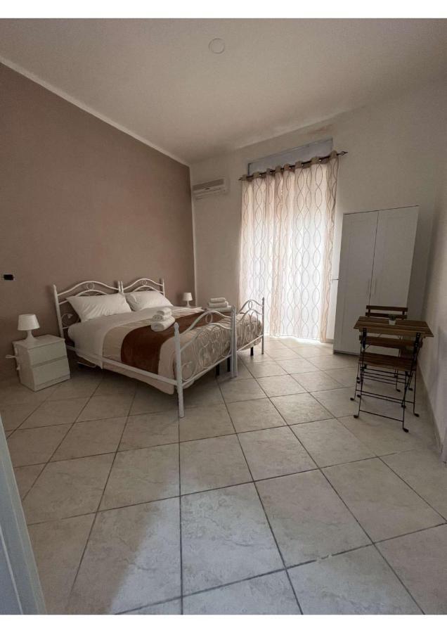 La Svolta Rooms Napoli Bagian luar foto