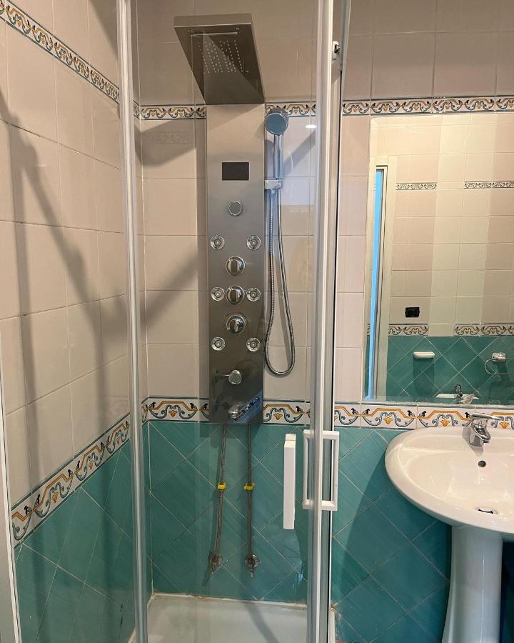 La Svolta Rooms Napoli Bagian luar foto
