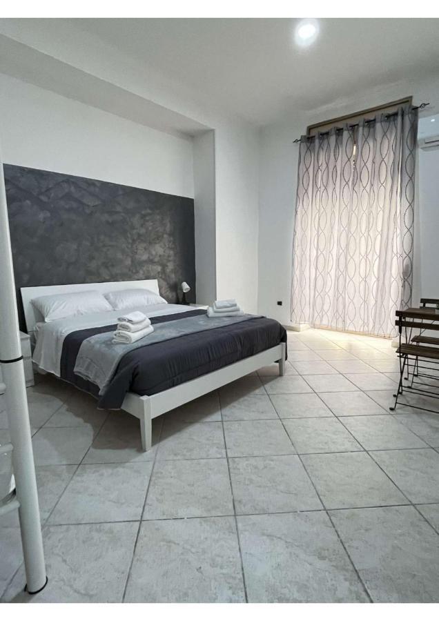 La Svolta Rooms Napoli Bagian luar foto