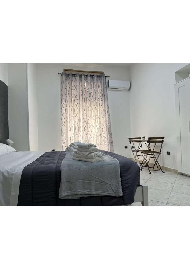 La Svolta Rooms Napoli Bagian luar foto