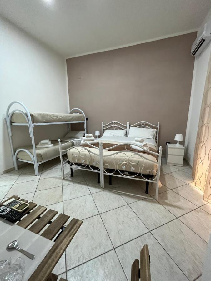 La Svolta Rooms Napoli Bagian luar foto