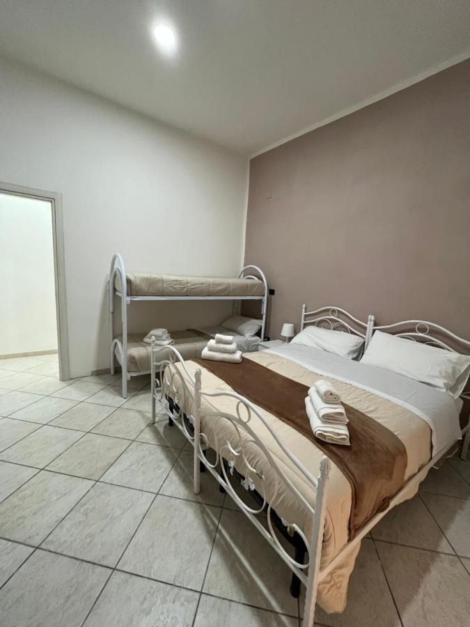 La Svolta Rooms Napoli Bagian luar foto