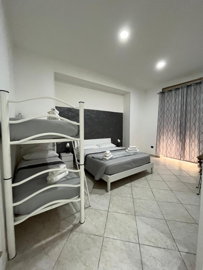 La Svolta Rooms Napoli Bagian luar foto